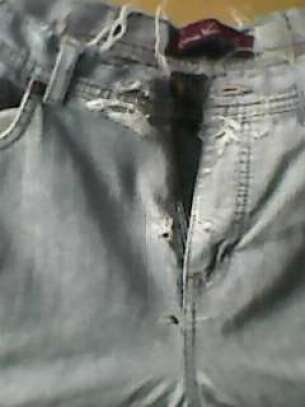 how the threads keep tearing to holes in bits and parts wearing off the oversewn wornout 2nd jeans. 11th jan 2021 22